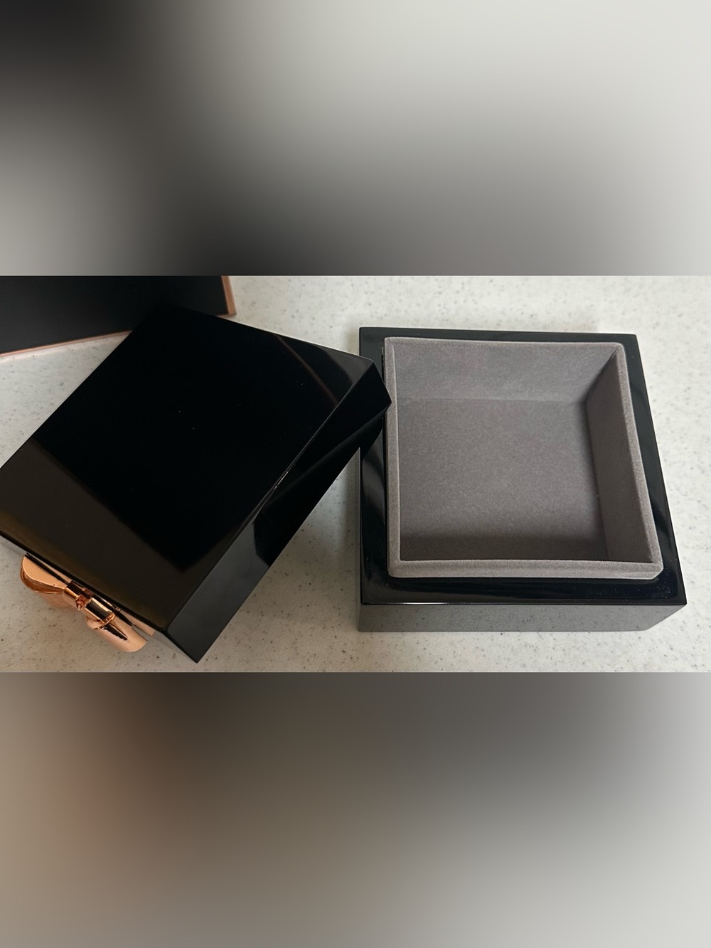 Ted Baker Black Laquer Jewelry Box w/ Rose Gold Bow - Picture 4 of 8